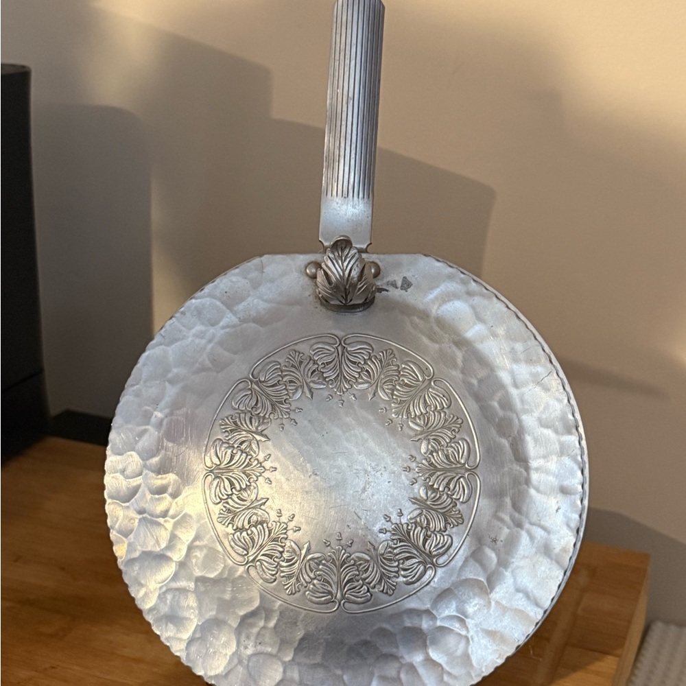 Aluminum crumb pan